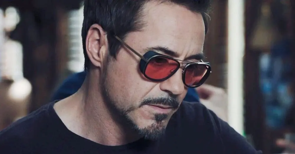 Том холланд очки тони старка. Солнцезащитные очки тони старка. Очки тони старка. Том холланд очки. Тони старк в очках.